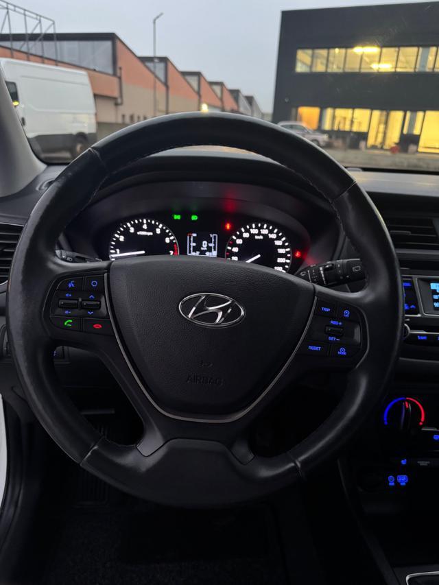 HYUNDAI i20 1.2 84 CV 5 porte Blackline