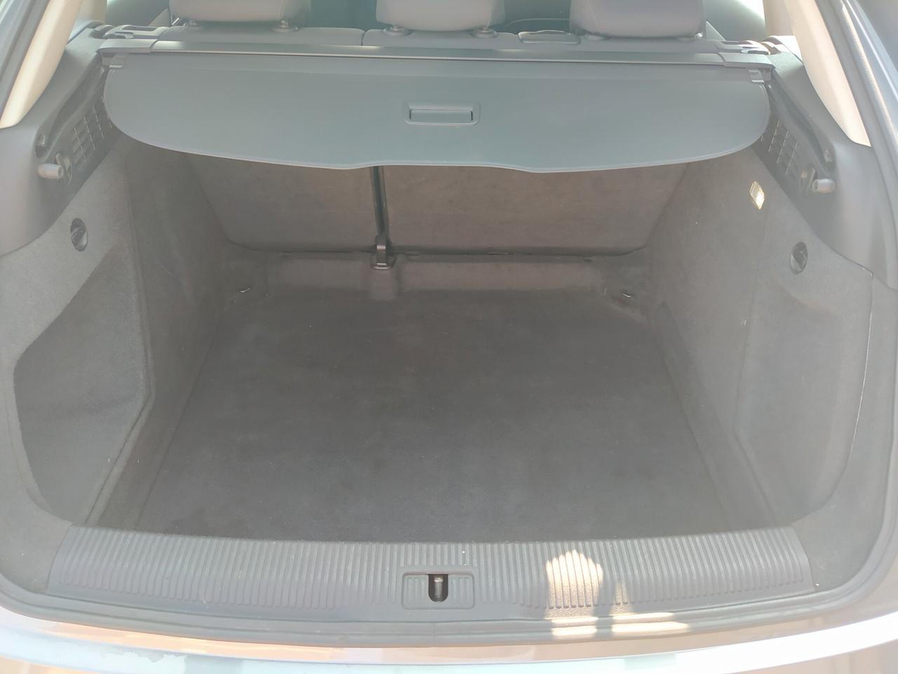 Audi Q3 2.0 TDI 120 CV Business