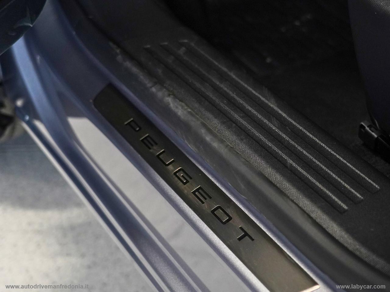 PEUGEOT 2008 Hybrid 136 e-DCS6 GT