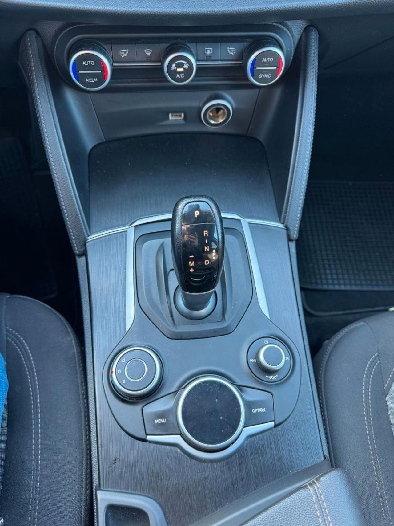 Alfa Romeo Stelvio 2.2 Turbodiesel 180 CV AT8 Q4 Business