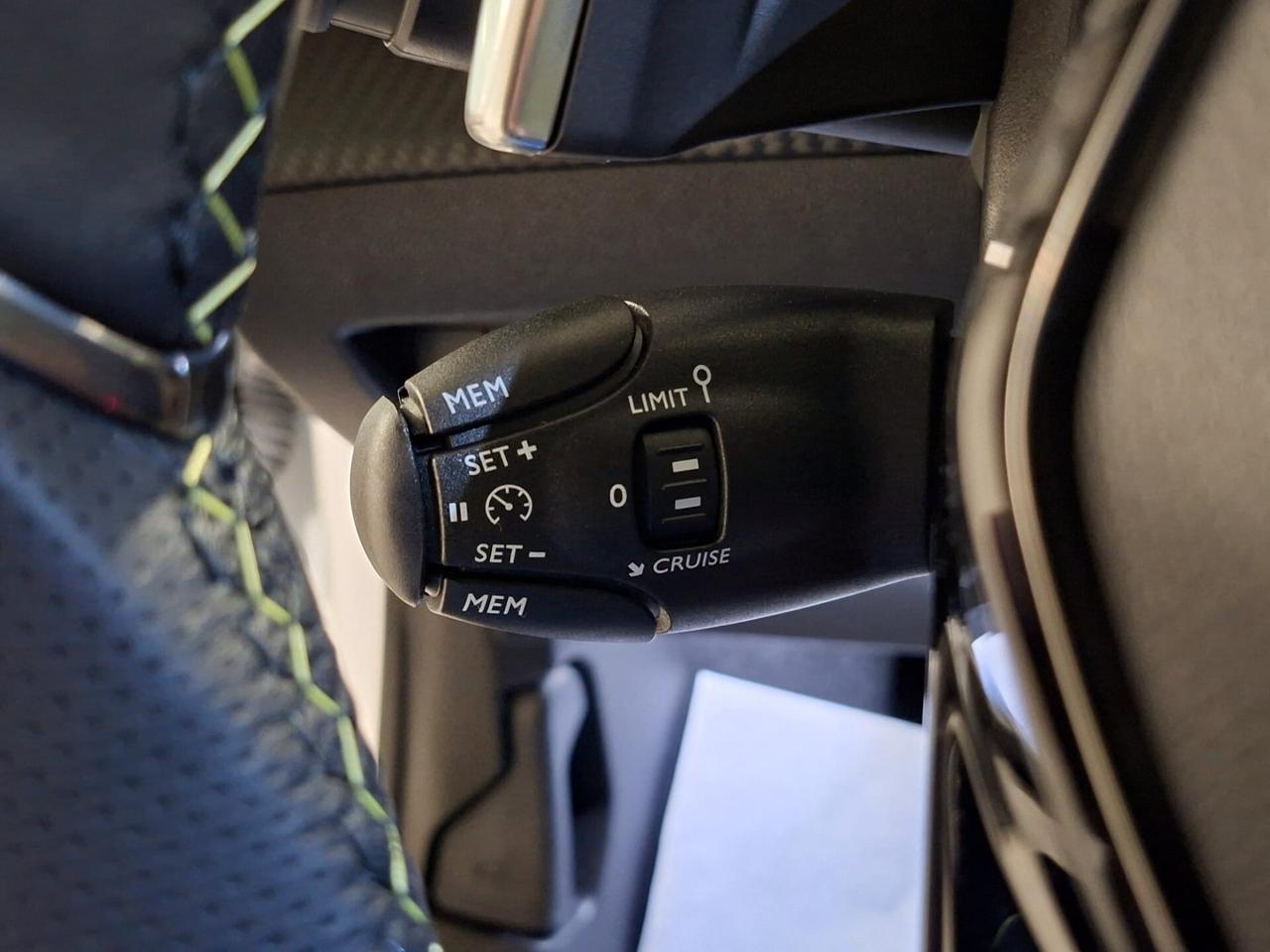 Peugeot 208 1200 mhev Hybrid 101CV GT e-DCS6 Km.0