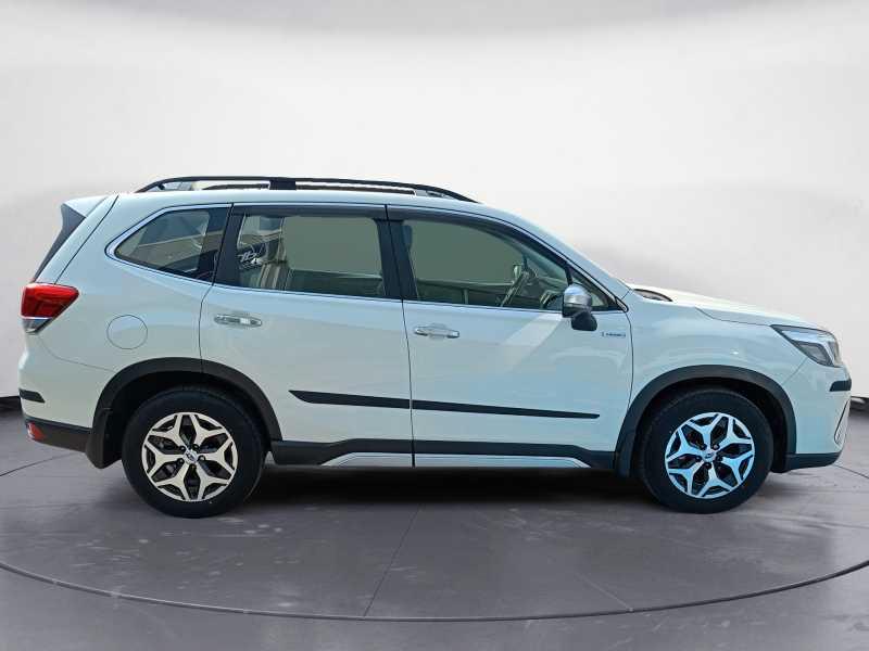 SUBARU Forester 2.0i e-boxer 4dventure lineartron