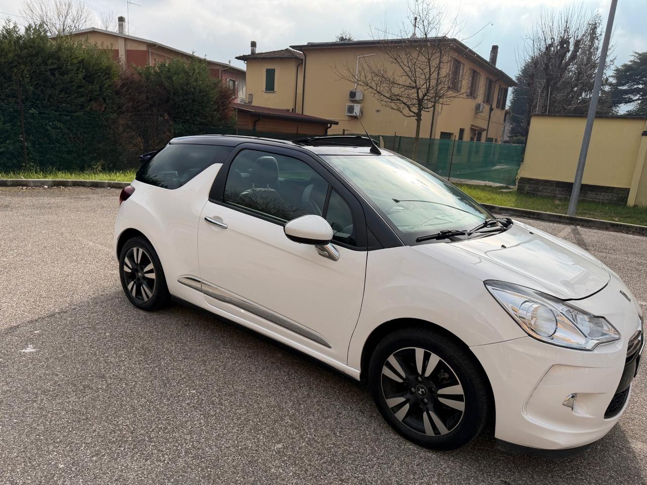 Citroen DS3 Cabrio 1.6 - NEOPATENTATI - NAV. - 12 MESI DI GAR.