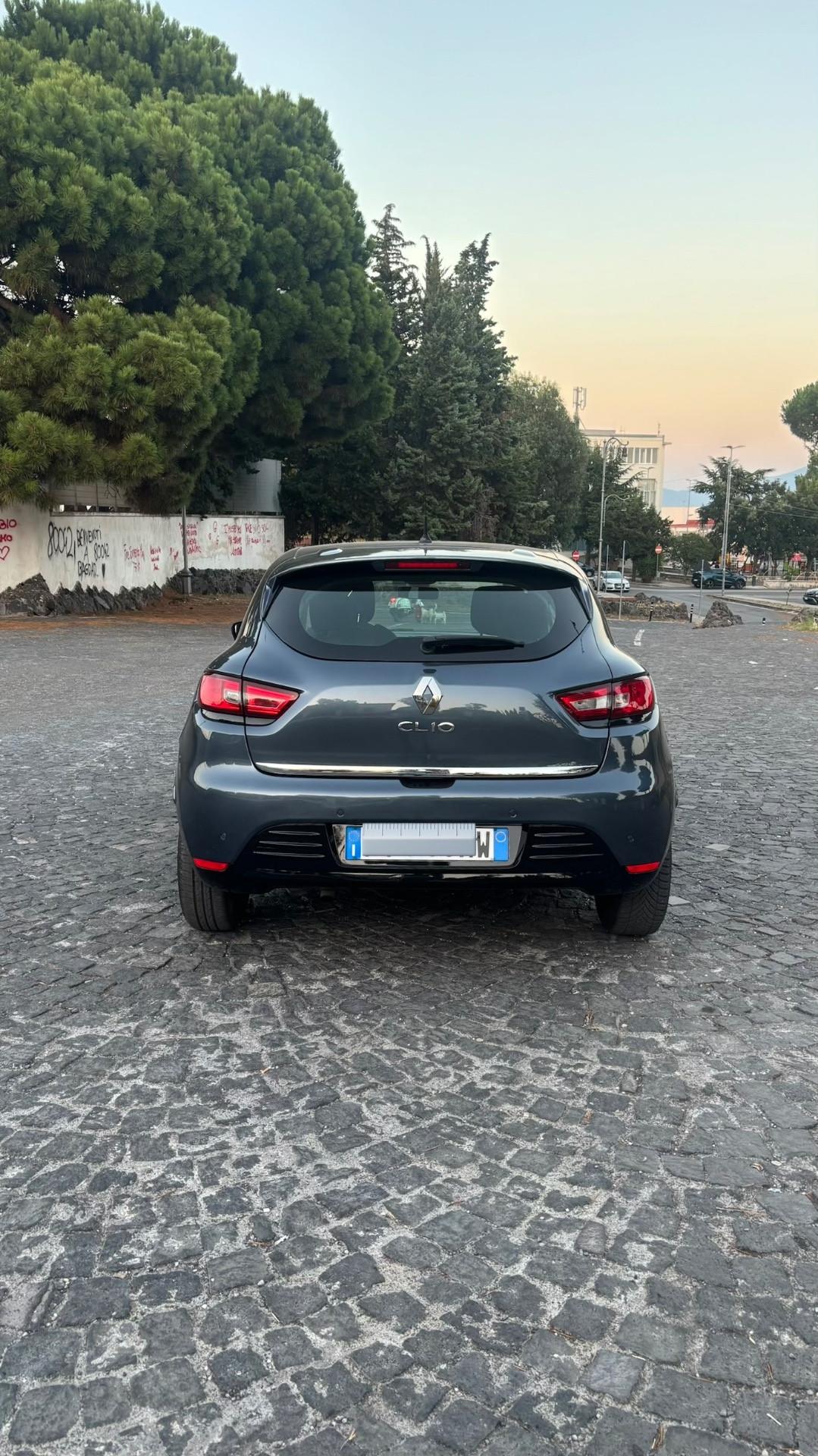Renault Clio dCi 8V 75 CV 5 porte Moschino Life