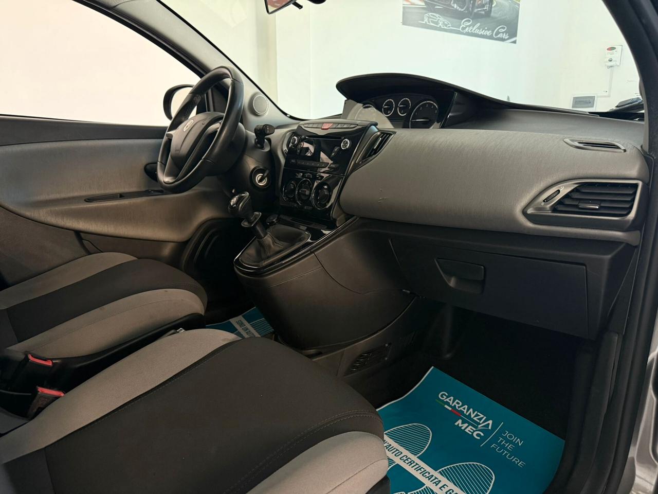 Lancia Ypsilon 1.2 69 CV 5 porte Silver