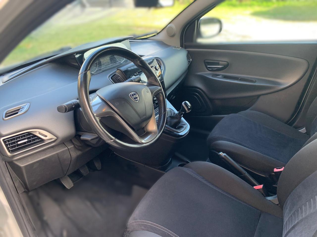 Lancia Ypsilon 1.3 MJT 75 CV Platinum