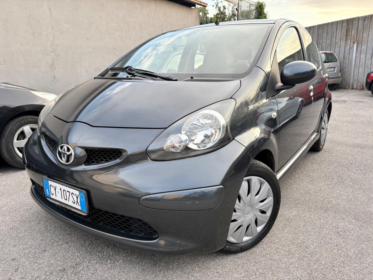 Toyota Aygo 1.0 benz. 5 porte splendide condizioni