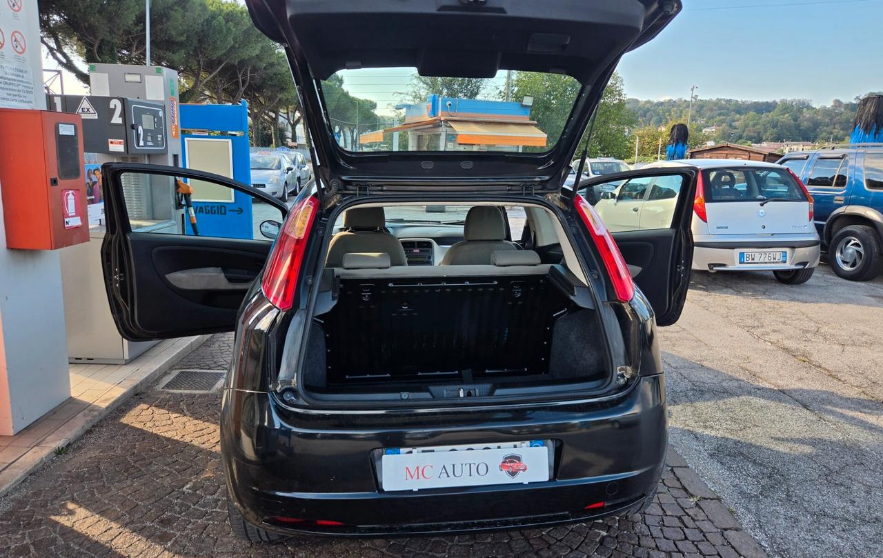 Fiat Grande Punto 1.3 MJT 75 CV 3 porte con 302.000km Neopatentati