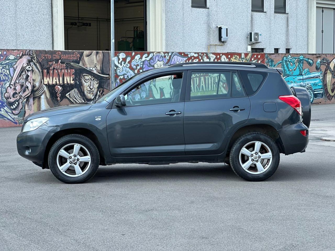 Toyota Rav 4 5 posti autocarro