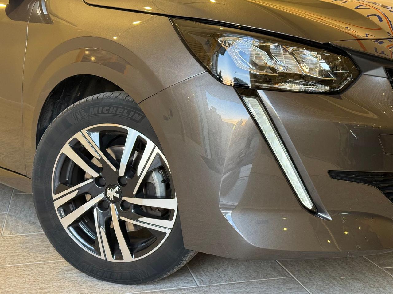 Peugeot 208 Allure Pack 1.5 Blue HDI 100 #10467