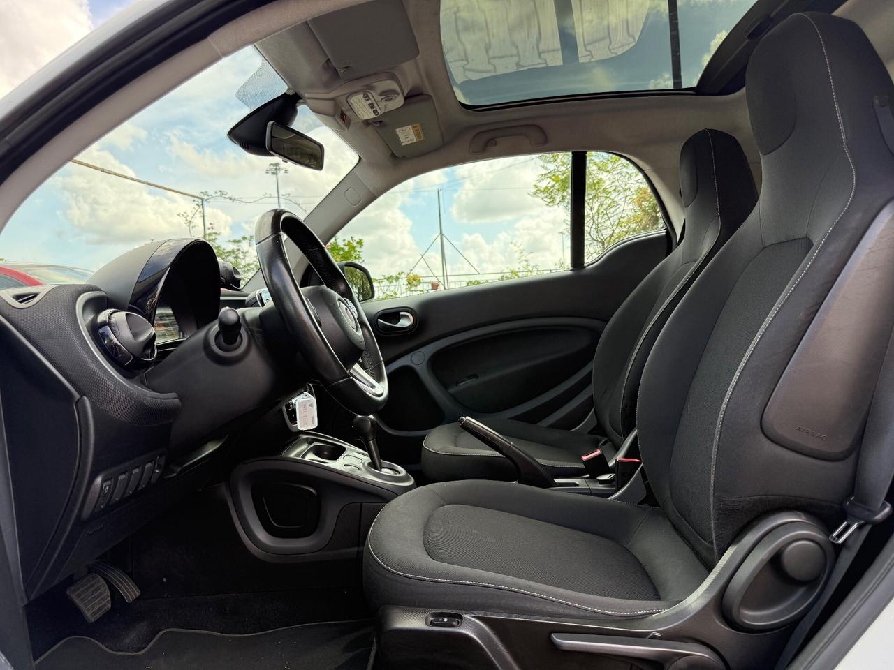 Smart ForTwo 1.0 71cv Coupe Clima cambio Auto Navi