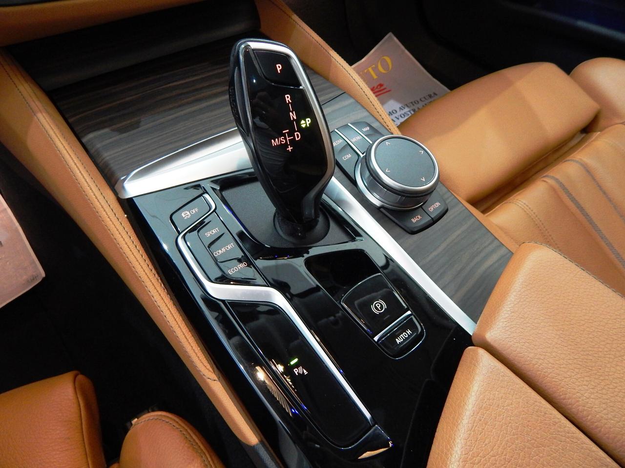 BMW 520 d Touring Luxury Aut TETTO-NAVI-PELLE-LED