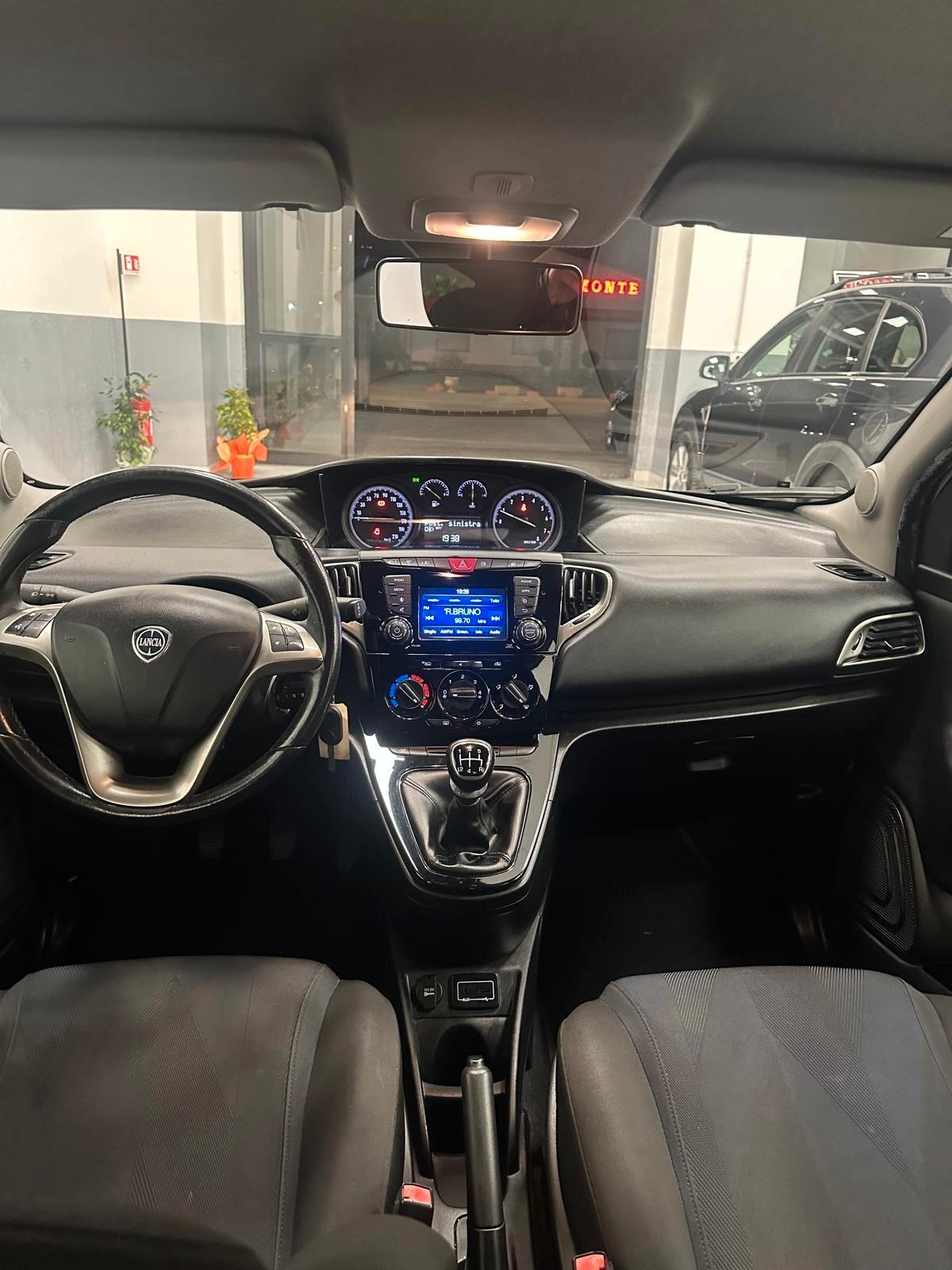 Lancia Ypsilon 1.2 69 CV 5 porte Platinum