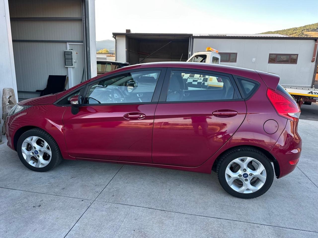 Ford Fiesta 1.4 TDCi 70CV 5 porte Titanium
