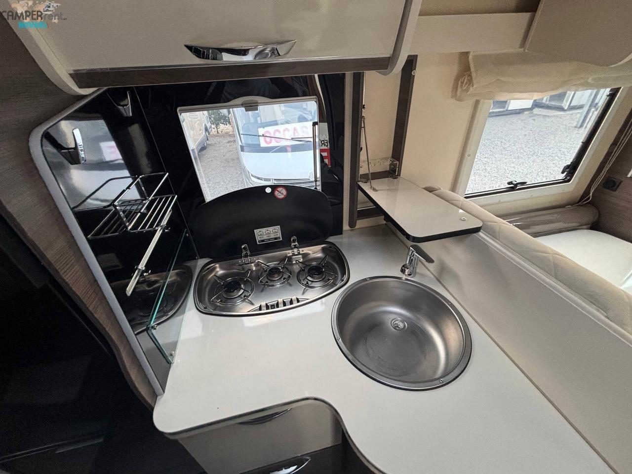 MCLOUIS MC4 860G - Semintegrale con letto matrimoniale in coda e letto basculante
