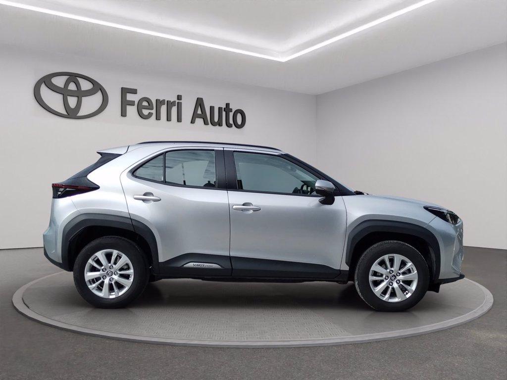 TOYOTA Yaris cross 1.5h active fwd 115cv e-cvt del 2025