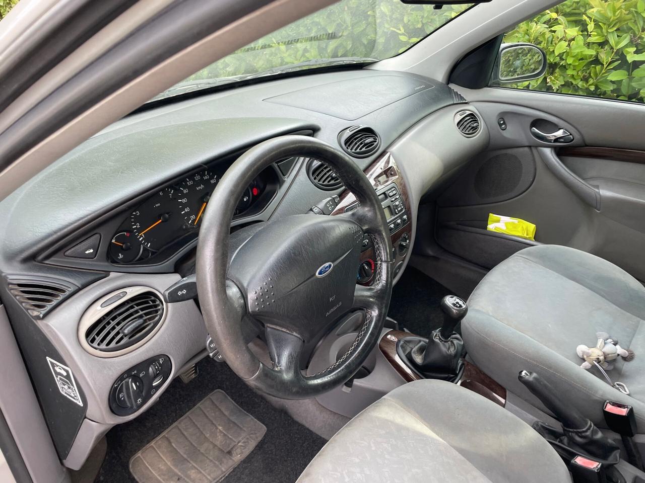 Ford Focus 1.6i 16V cat 5p. Ambiente