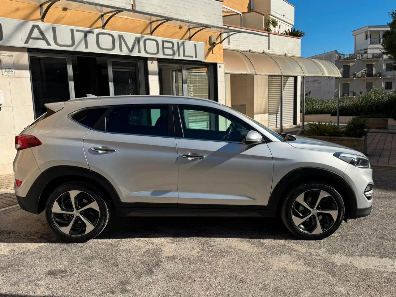 HYUNDAI TUCSON 1.7 CRDI 115 CV. 2WD NAVI+CERCHI+RETROCAMERA