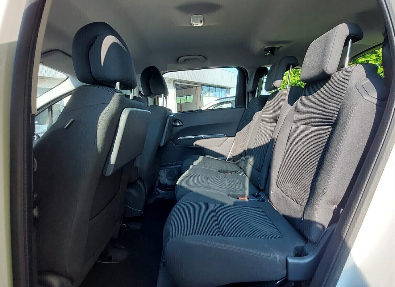 Peugeot 5008 1.6 Diesel 7 Posti Neopatentati