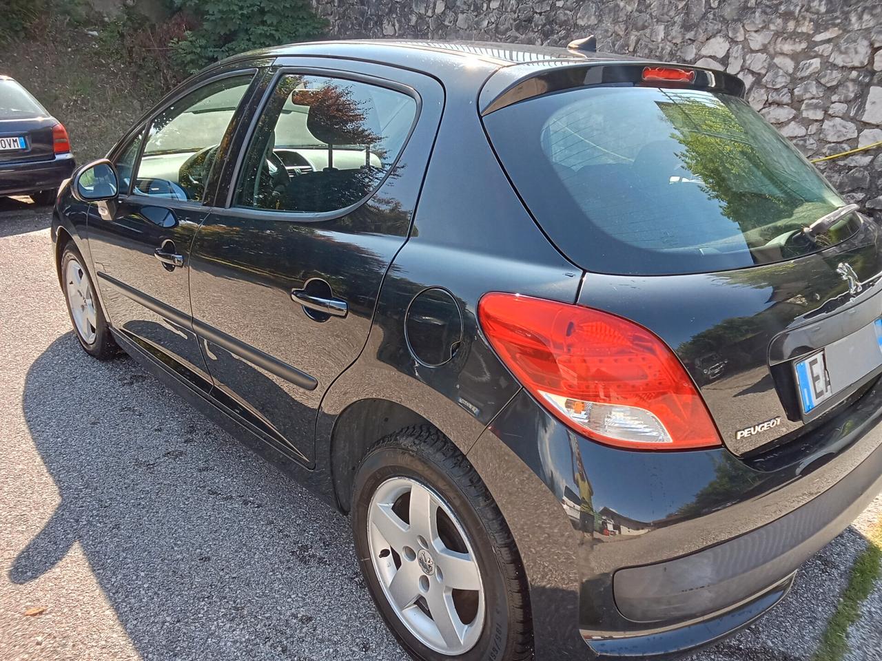 Peugeot 207 1.4 8V 75CV 5p. X Line