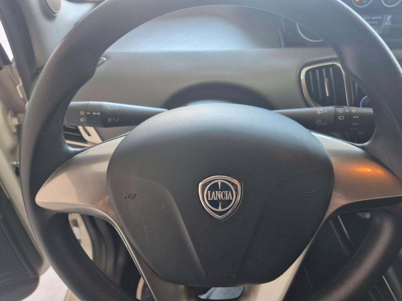 Lancia Ypsilon 0.9 TwinAir 85 CV 5 porte S&S DFN Gold