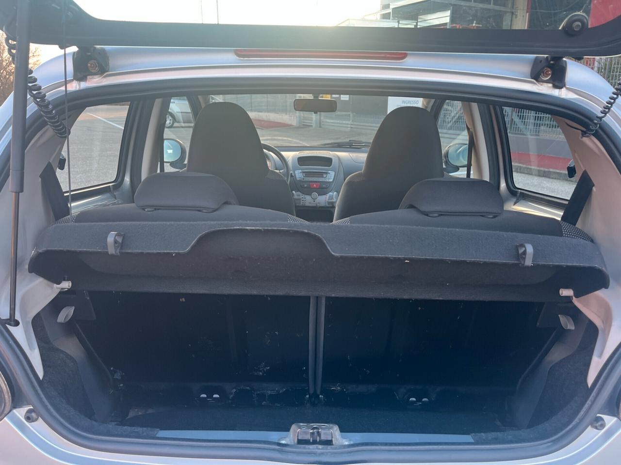 Toyota Aygo 1.0 12V VVT-i 5 porte Sol Connect Red Edition NEOPATENTATI