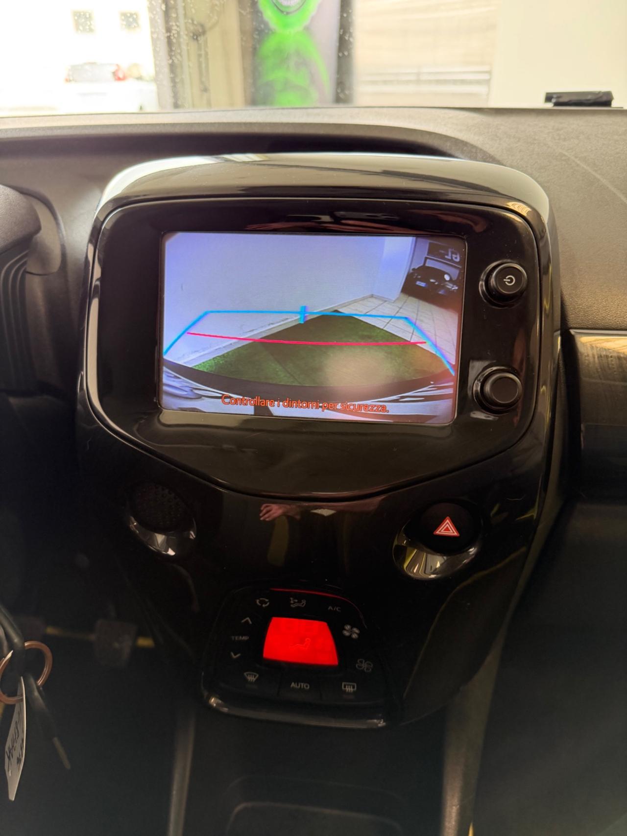 Toyota Aygo 1.0 VVT-i 69 CV 5 porte x-play MMT