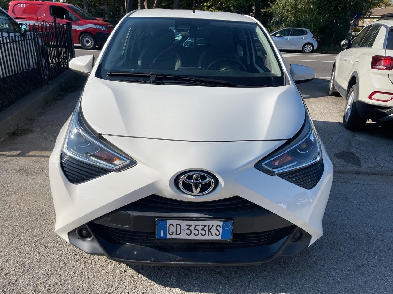 Toyota Aygo Connect 1.0 VVT-i 72 CV 5 porte x-clusiv