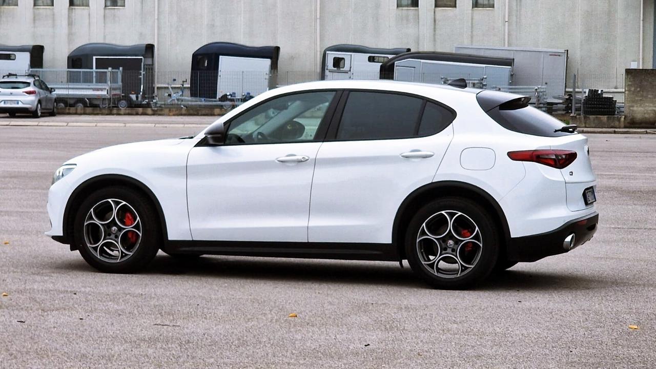 Alfa Romeo Stelvio 2.2 160 CV AT8 RWD