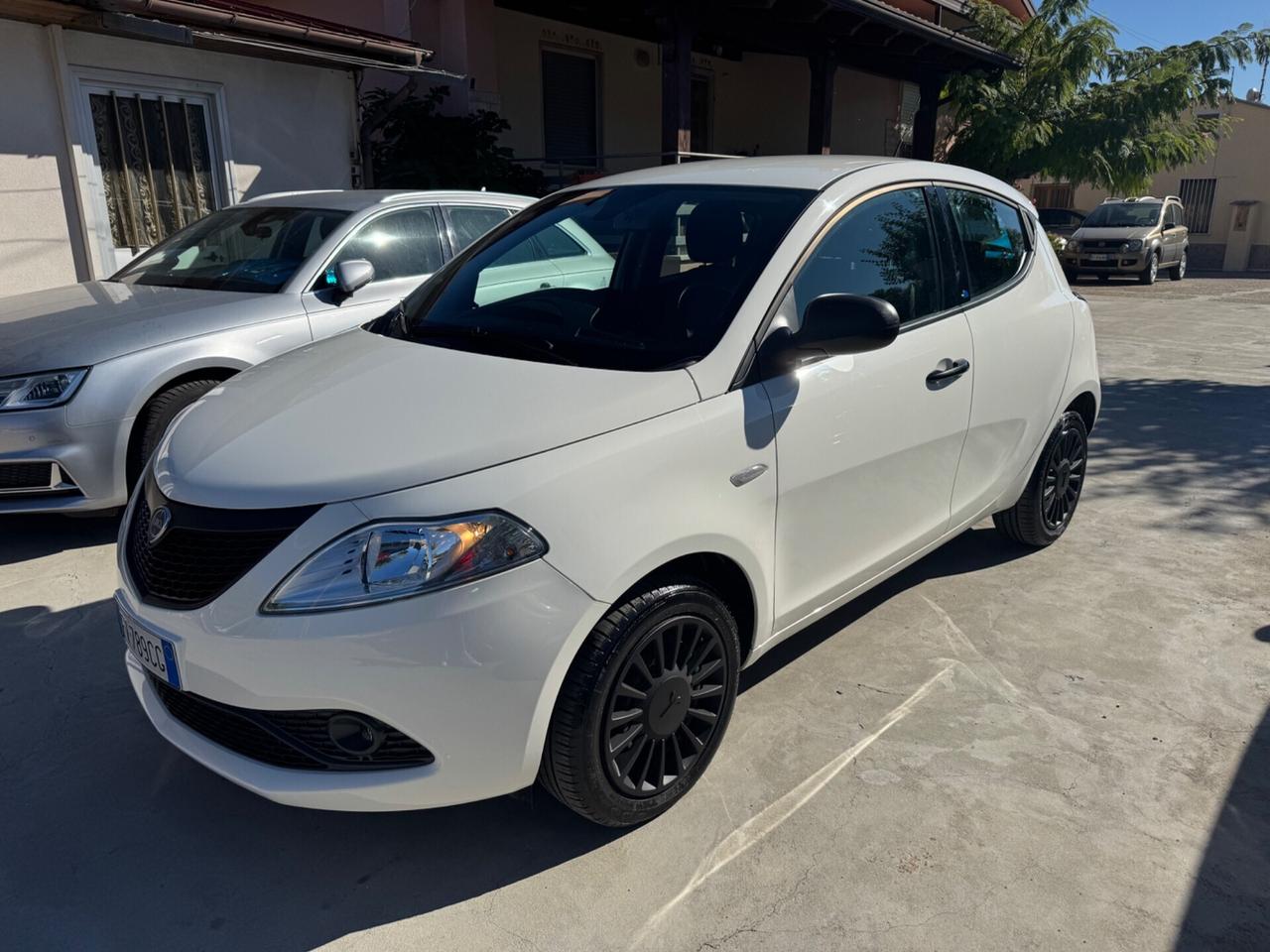 Lancia Ypsilon 1.2 69 CV 5 porte S&S Gold