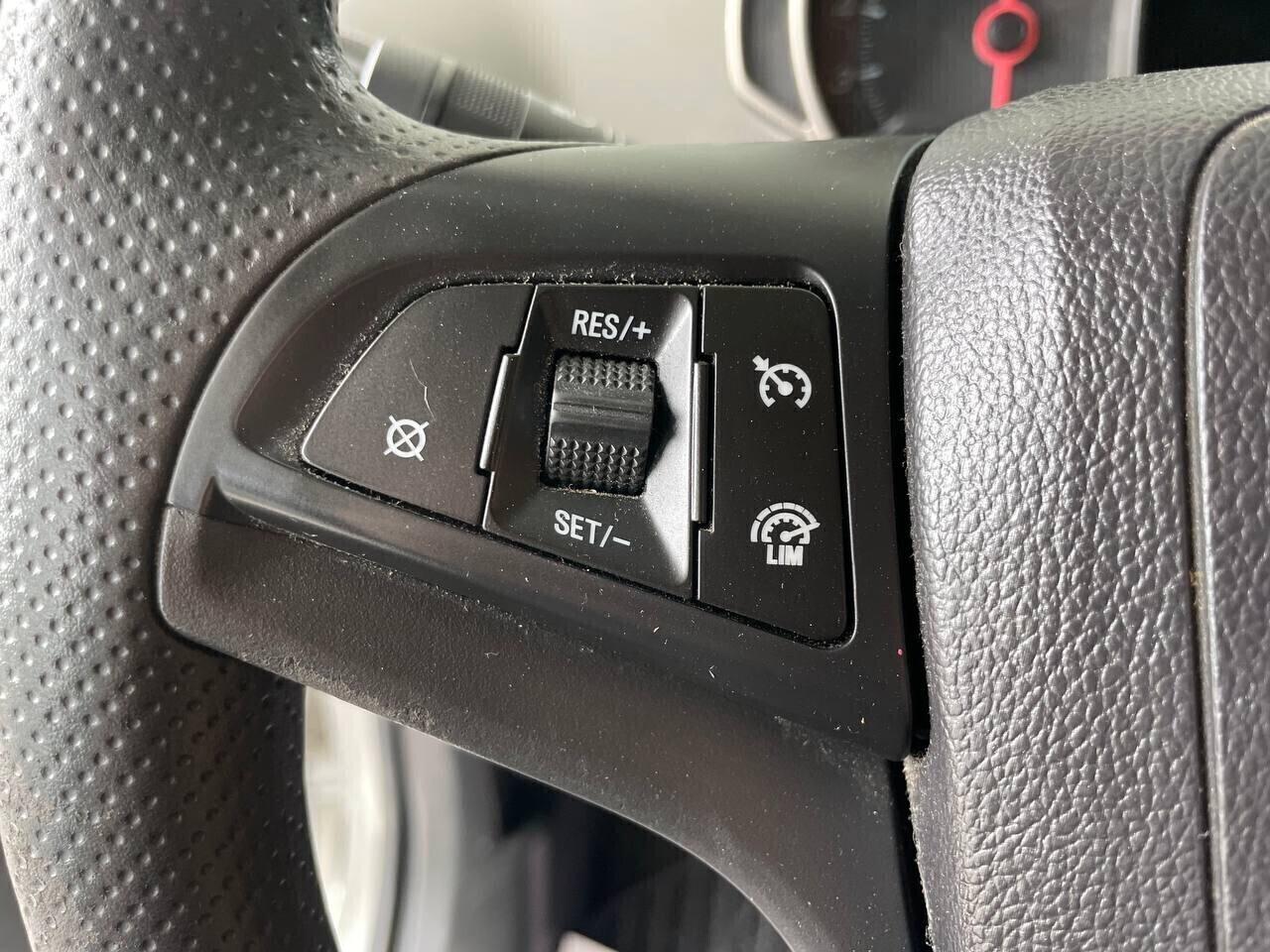 Chevrolet Aveo 1.2 - Clima & Cruise Control