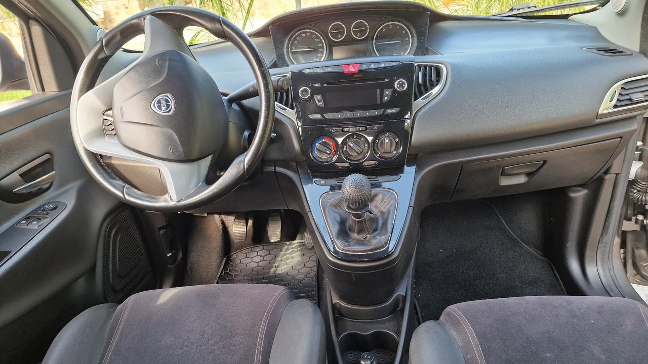 Lancia Ypsilon 1.2 69 CV 5 porte S&S Silver