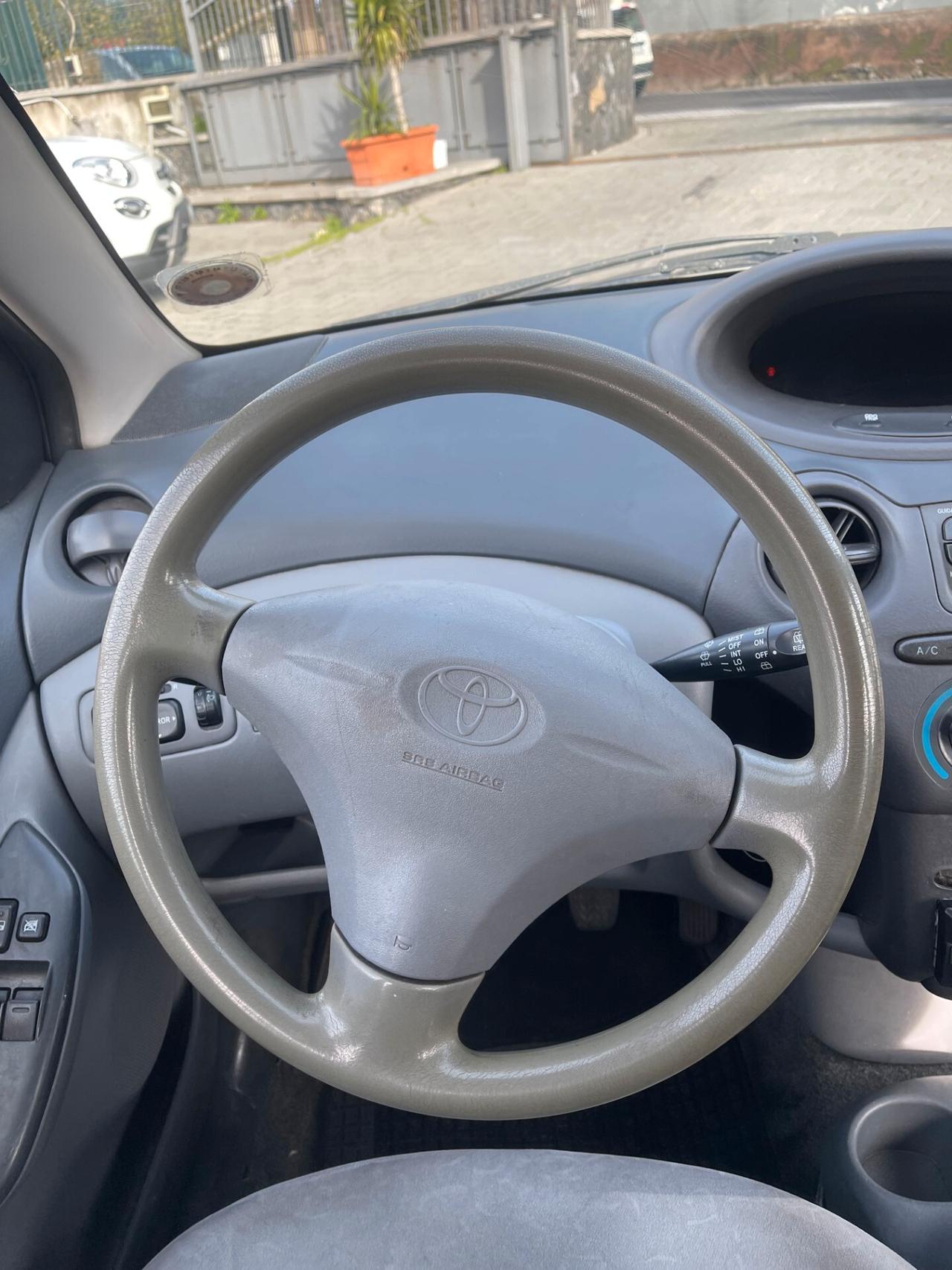 Toyota Yaris 1.0i 5 porte Sol