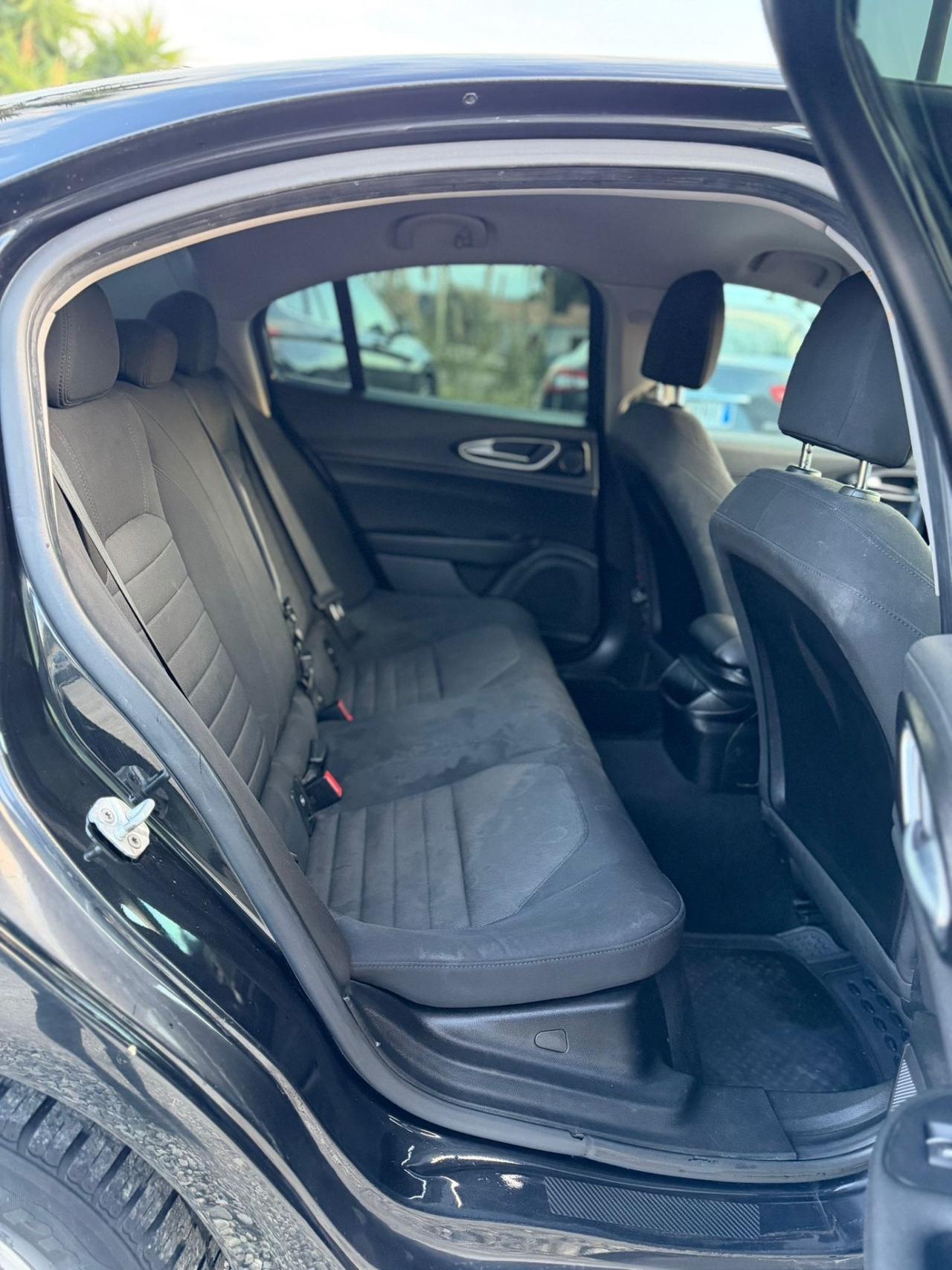 Alfa Romeo Giulia 2.2 Turbodiesel 150 CV Business Launch Edition