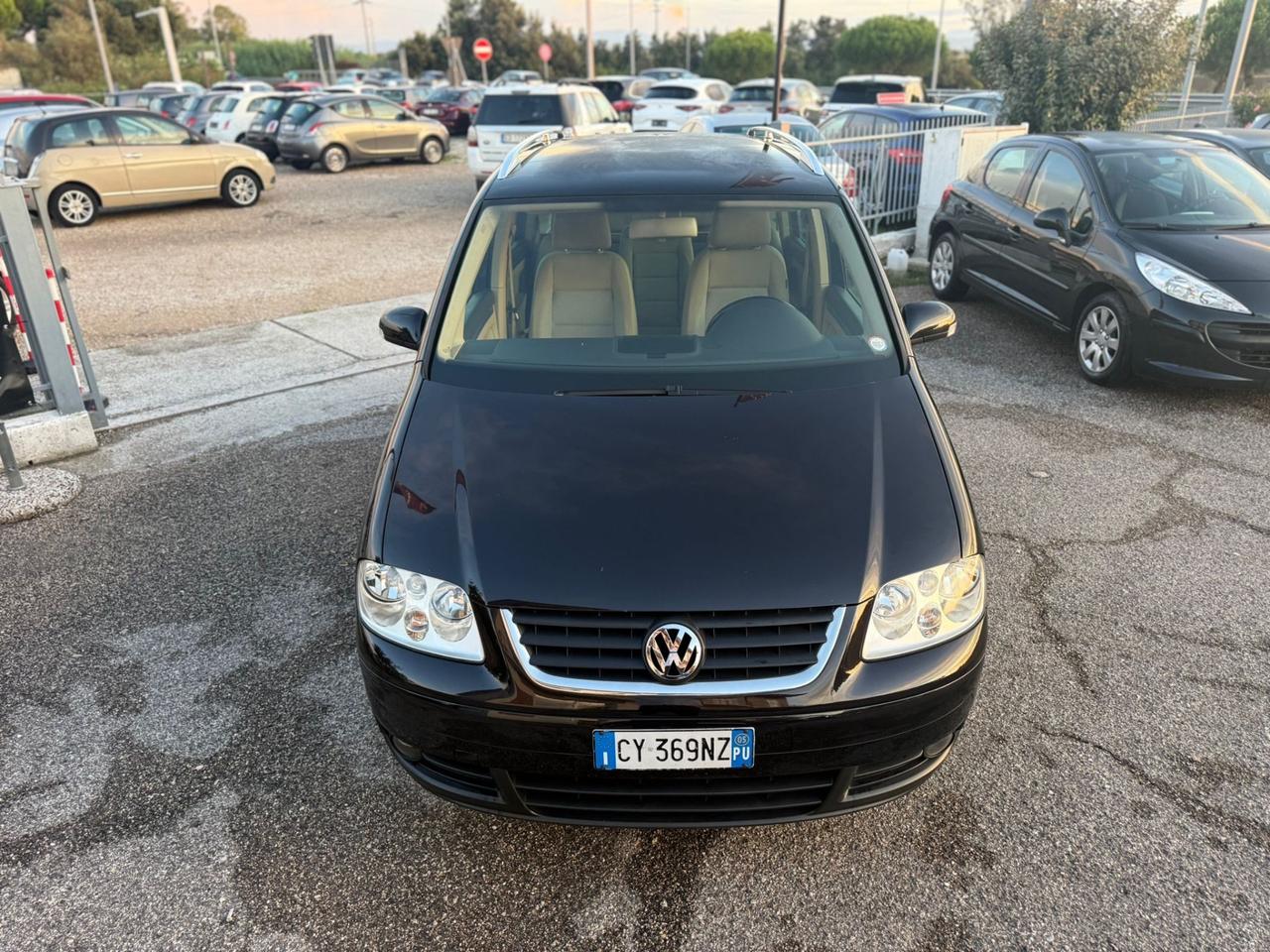 Volkswagen Touran 1.6 16V FSI Highline 7 POSTI