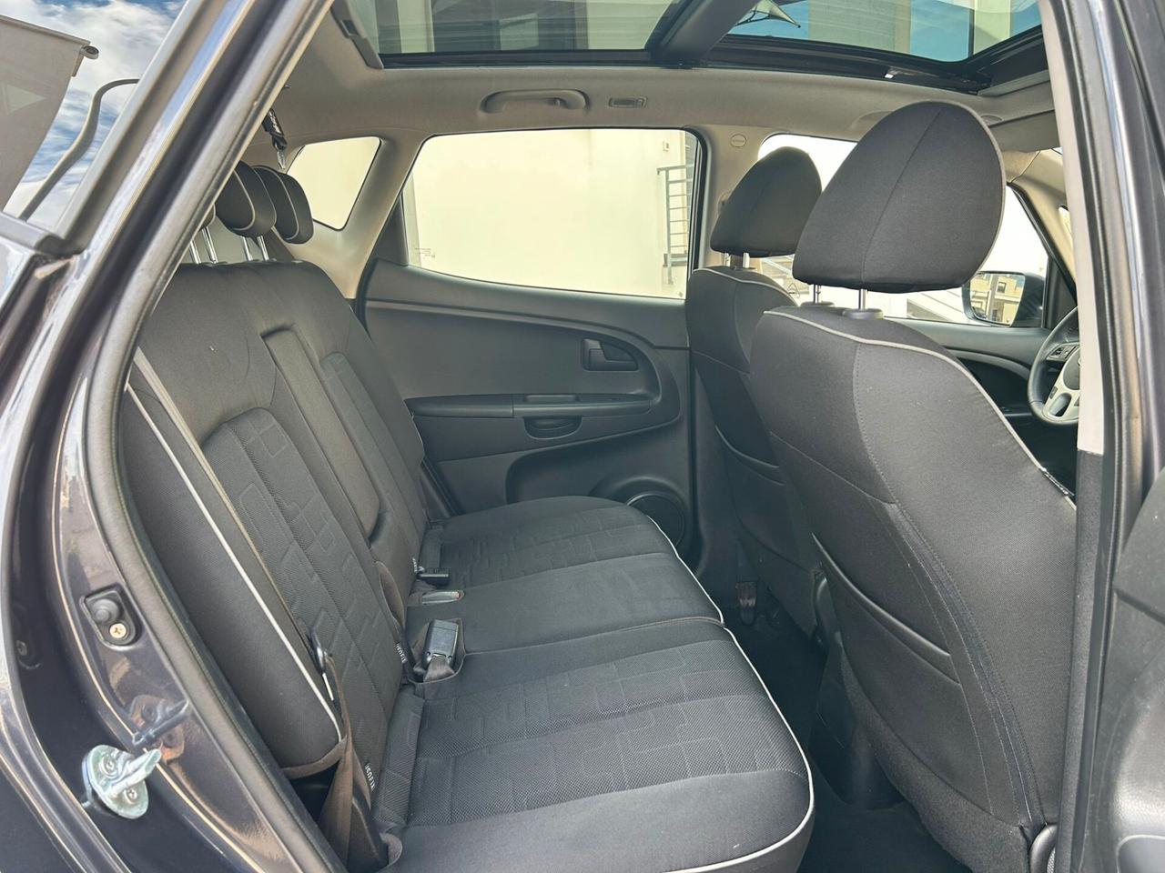 Kia Venga 1.4 CRDi 90Cv COOL TETTO Km111.000-2012