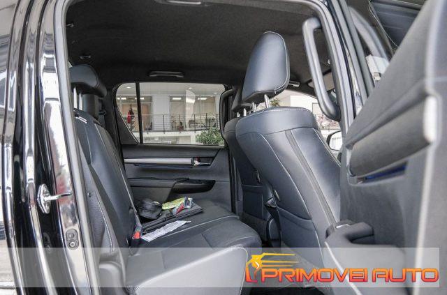 TOYOTA Hilux 2.8 D-4D A/T 4WD 4 porte Double Cab Invincible