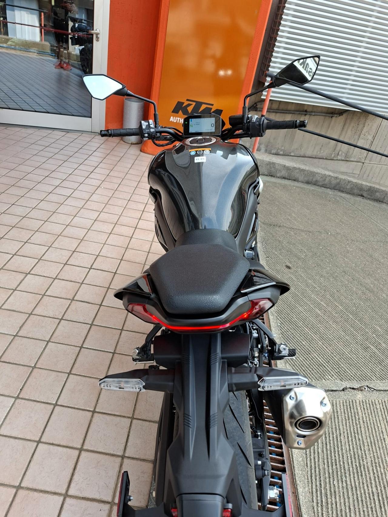 Kawasaki 900 Z My 25