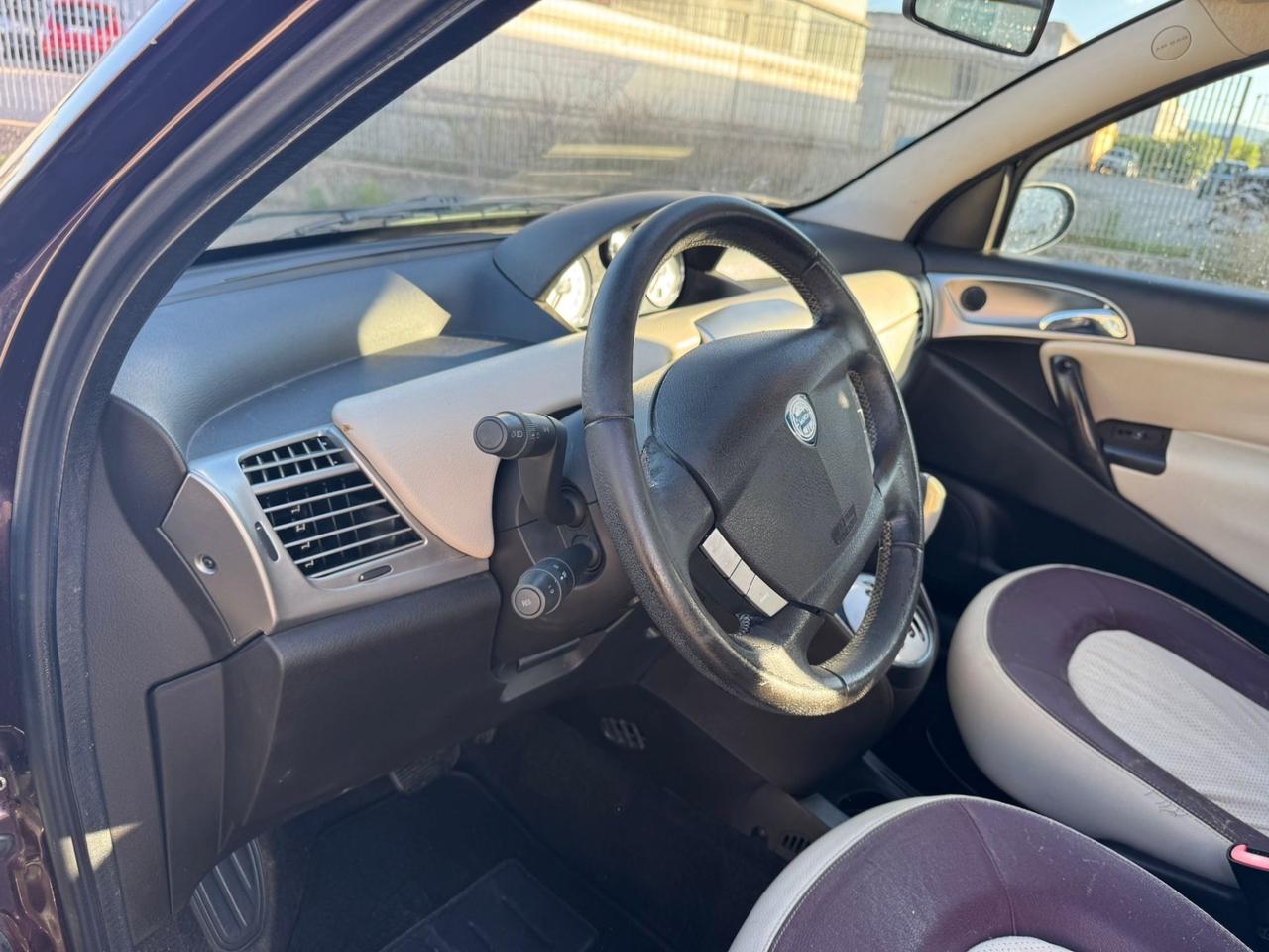 Lancia Ypsilon 1.3 MJT 90Cv. CAMBIO AUTOMATICO