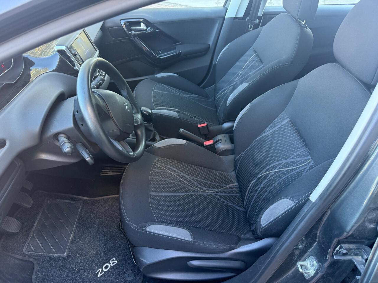 Peugeot 208 1.4 HDi 68 CV 5 porte Allure