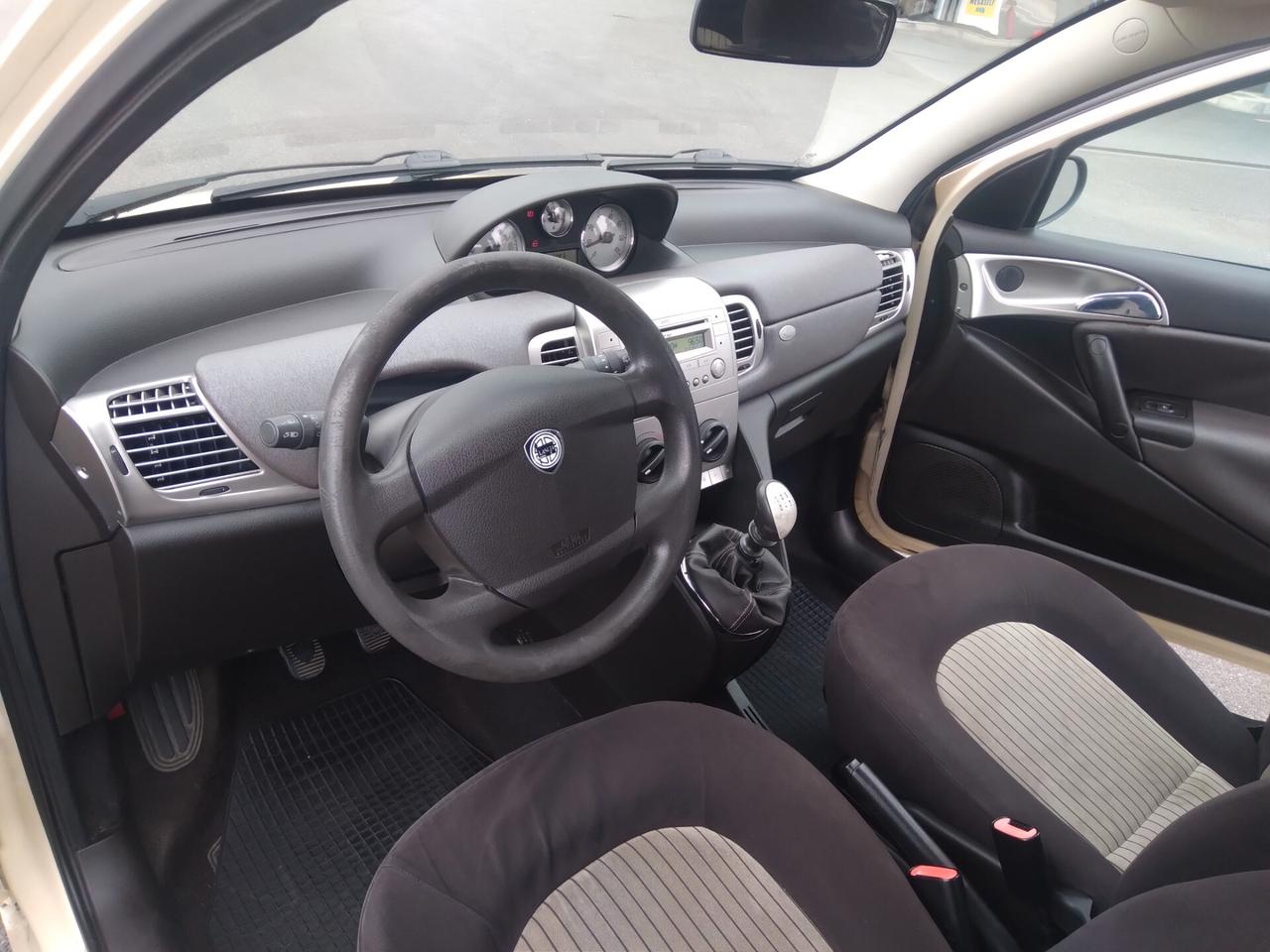 Lancia Ypsilon 1.2 60cv Oro Giallo x neopatentati