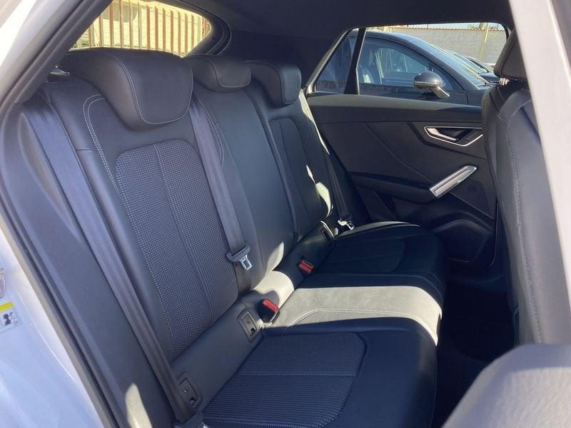 Audi Q2 S Line interno ed esterno 2.0 TDI 150CV s-tronic 35