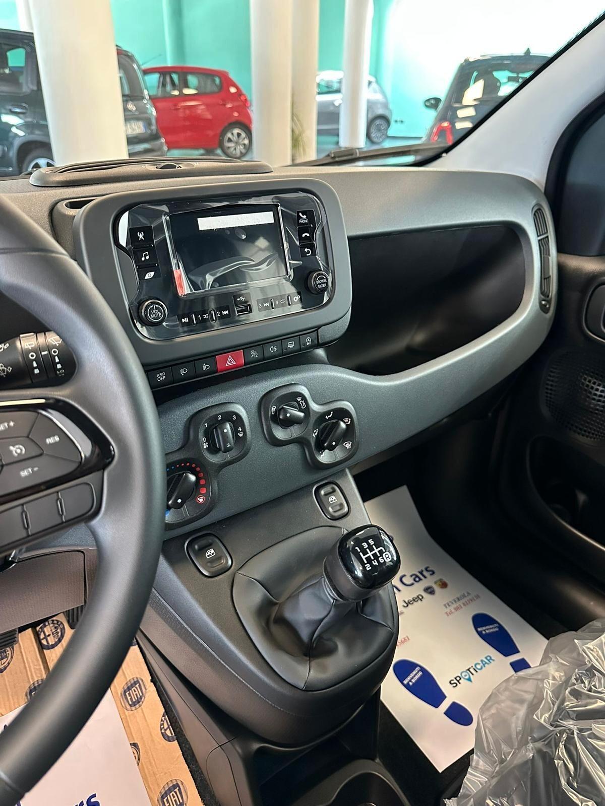 Fiat Panda 1.0 70 CV KM 0 disponibile Nero e bianca