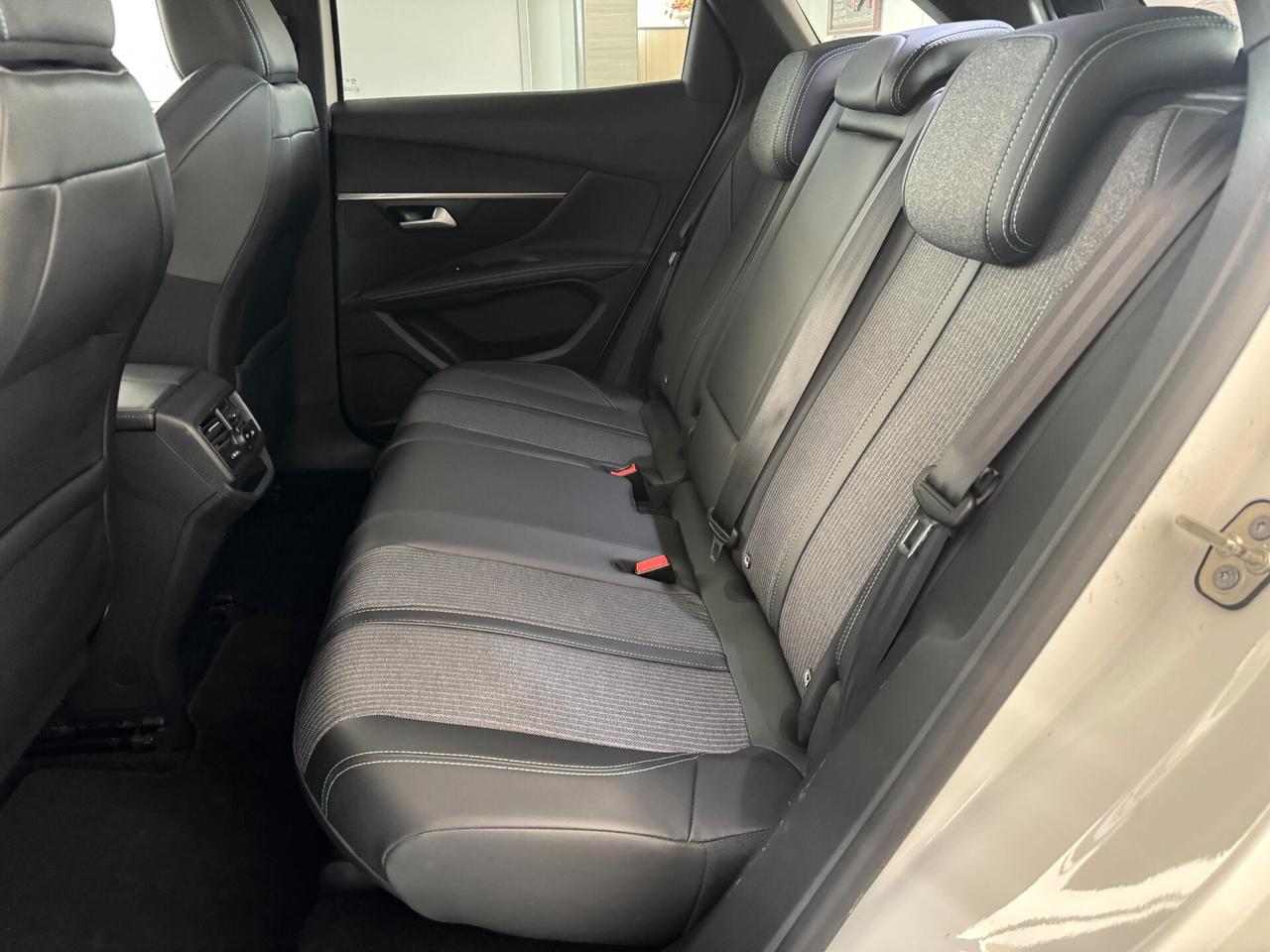 PEUGEOT 3008 N1 1.5 BLUEHDI 130CV EAT8 ALLURE 2022