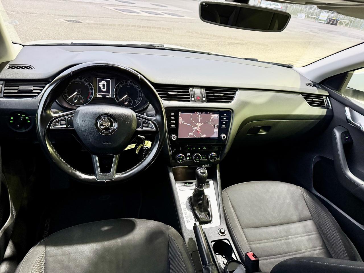 Skoda Octavia 1.6 TDI 2018 automatico Autocarro n1 4 posti