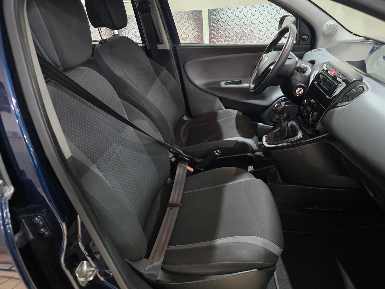 Lancia Ypsilon 1.2 69 CV 5 porte Gold