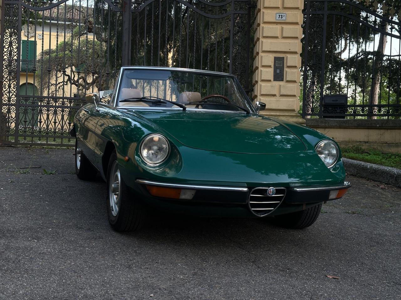Alfa Romeo Spider 1600 Junior (Coda Tronca) Verde Pino Service Book Matching Specification
