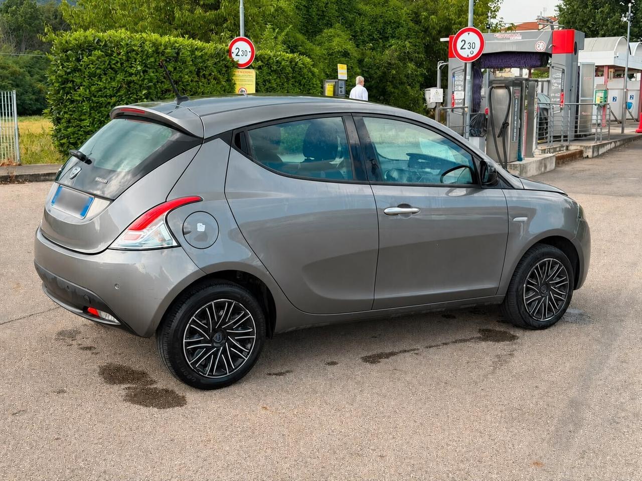 Lancia Ypsilon 1.0 FireFly 5 porte S&S Hybrid Silver