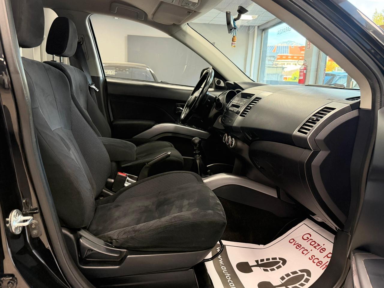 Mitsubishi Outlander 2.0 DI-D Instyle 7 p.ti DPF