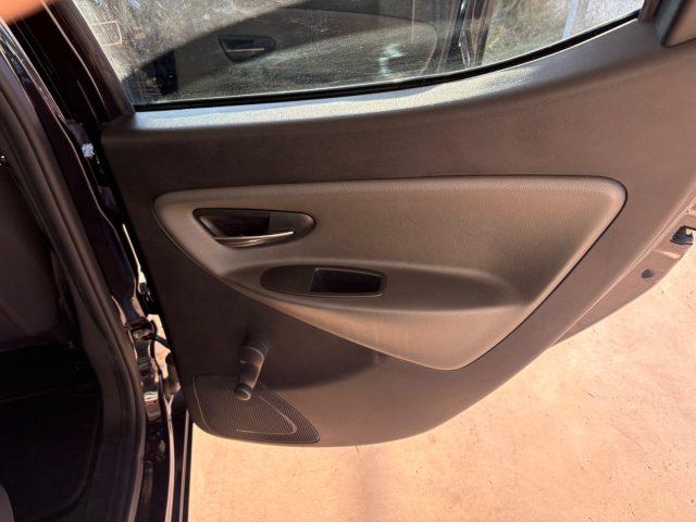 LANCIA Ypsilon 1.2 69 CV 5 porte Silver OK NEOPATENTATI